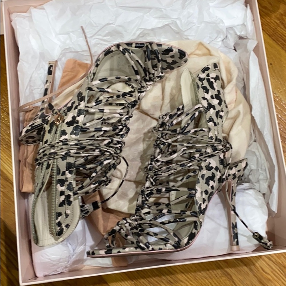 Sophia Webster wrap around zipper sandals sz 36